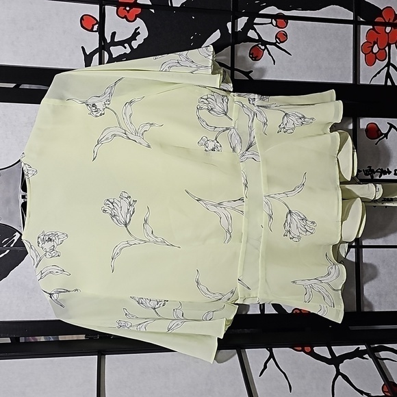 Banana Republic Short Sleeve Wrap Tie Top Blouse V Neck Size‎ Small NWT - Picture 8 of 9